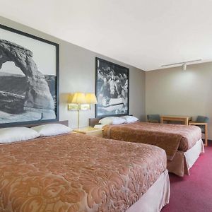 Queen Room Three Queen Beds Non-Smoking